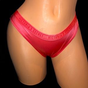 Medium VS Brazilian Cheeky